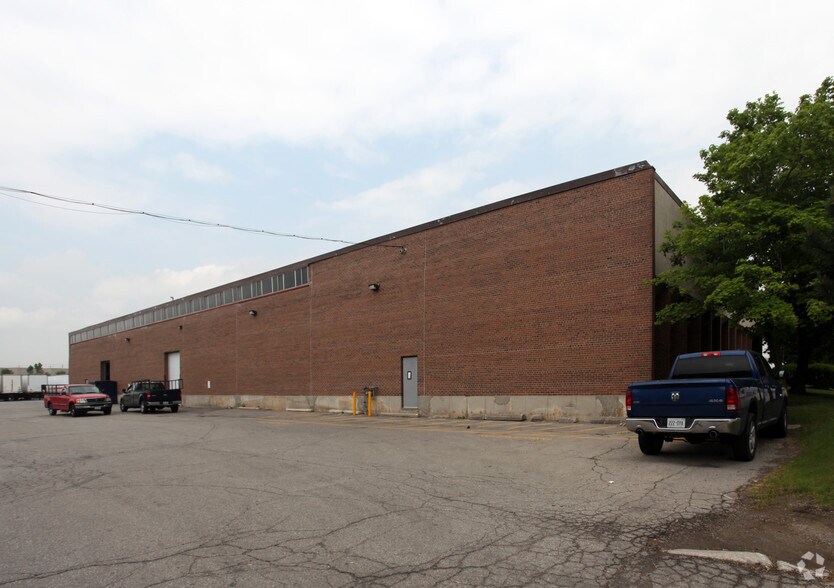 270 Belfield Rd, Toronto, ON à louer - Photo de l’immeuble – Image 2 sur 2