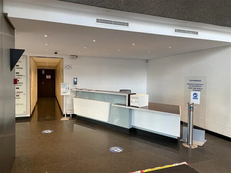 Bureau dans Nanterre à louer - Photo de l’immeuble – Image 2 sur 7