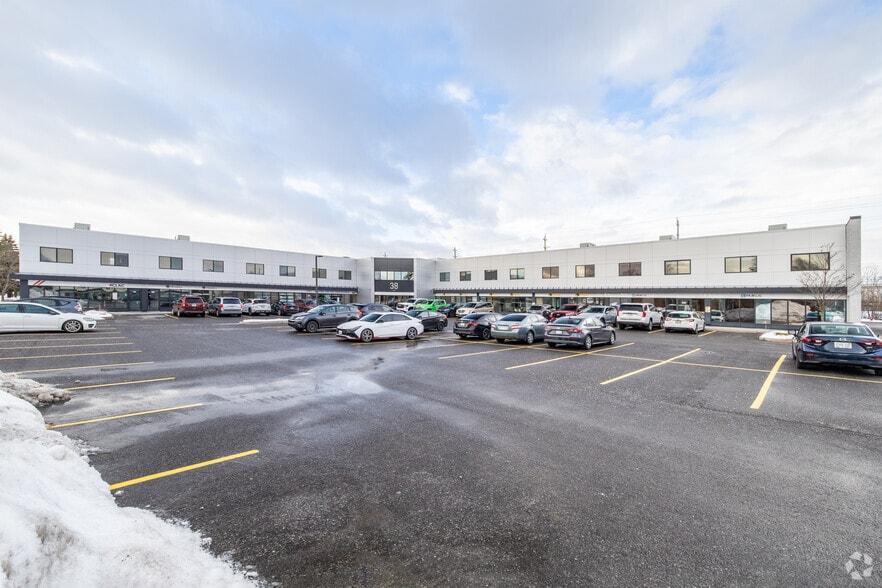 38 Antares Dr, Ottawa, ON à louer - Photo de l’immeuble – Image 2 sur 15