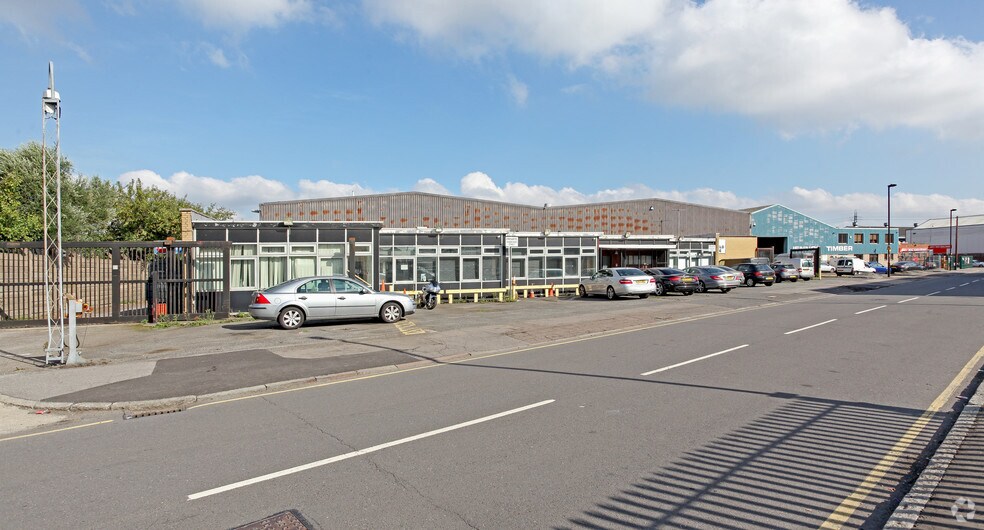 56 Lockfield Ave, Enfield à louer - Photo de l’immeuble – Image 2 sur 2