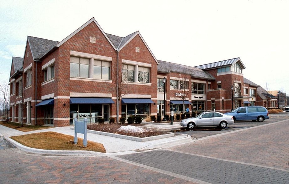 300 Village Green Dr, Lincolnshire, IL à louer - Photo de l’immeuble – Image 2 sur 8