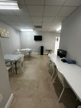 900 W 49th St, Hialeah, FL à louer Photo intérieure– Image 2 sur 12