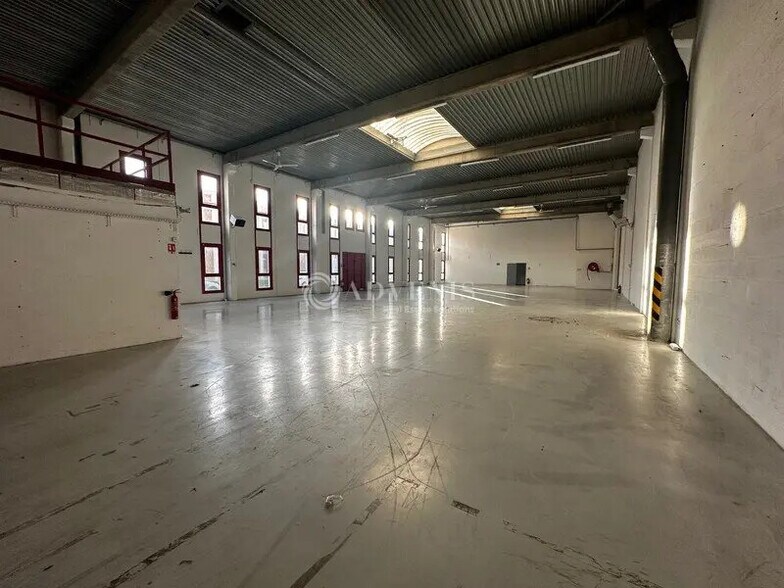 Local d’activités dans Éragny à louer - Photo de l’immeuble – Image 1 sur 8