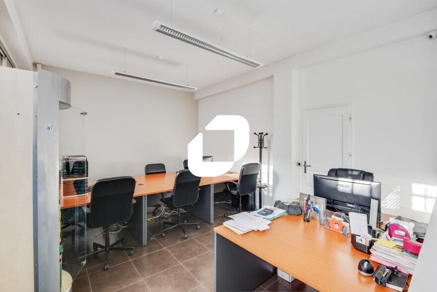 Bureau dans Issy-les-Moulineaux à vendre - Photo de l’immeuble – Image 2 sur 11