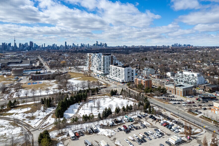 1050 Eastern Av, Toronto, ON à louer - Aérien – Image 2 sur 4