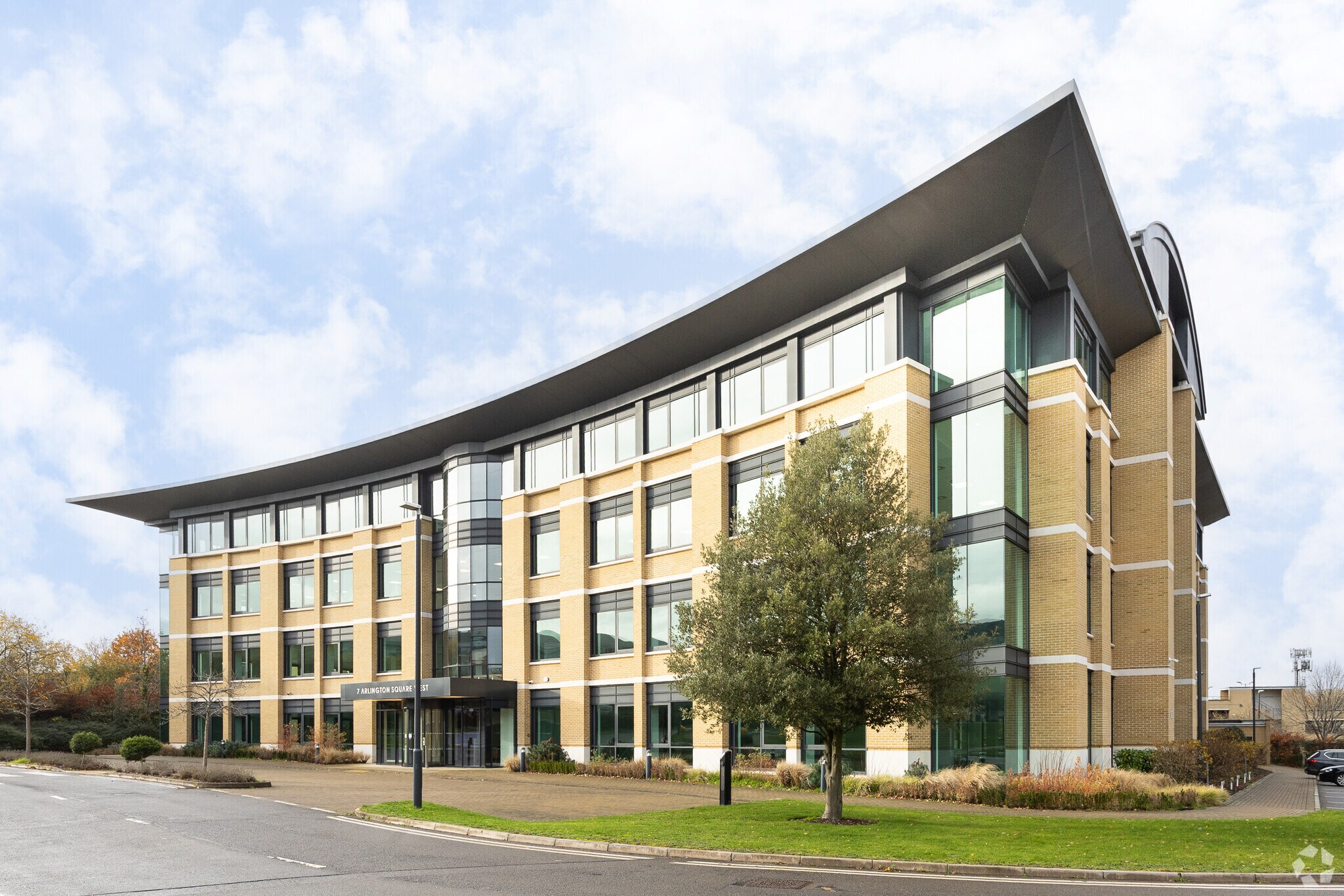 7 Arlington Square West, Bracknell à louer Photo principale– Image 1 sur 3