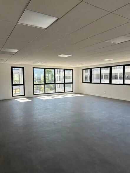 Bureau dans Aubagne à louer - Photo intérieure – Image 1 sur 6