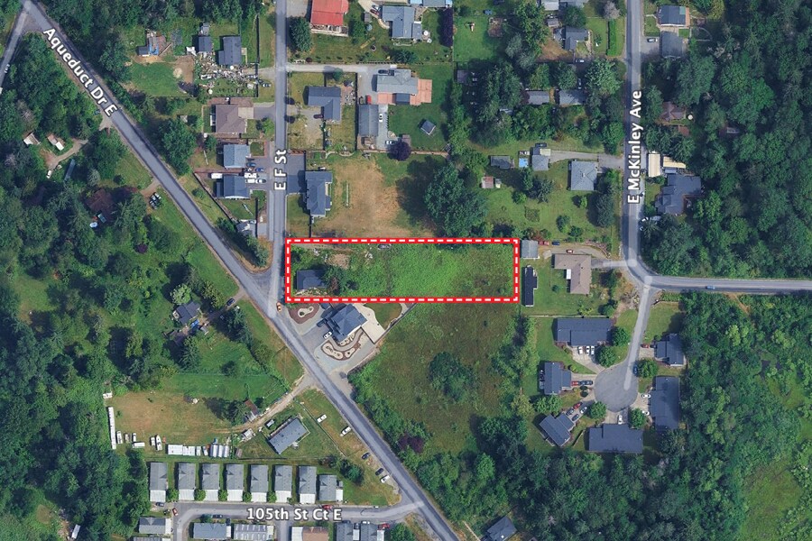10323 F St E, Tacoma, WA à vendre Photo principale– Image 1 sur 2
