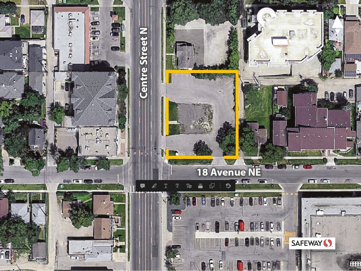 1906 Centre St NE, Calgary, AB à vendre Aérien– Image 1 sur 3