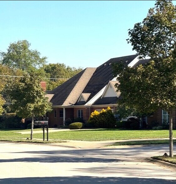 168-170 Sugatree Ln, Versailles, KY à vendre - Photo de l’immeuble – Image 3 sur 35