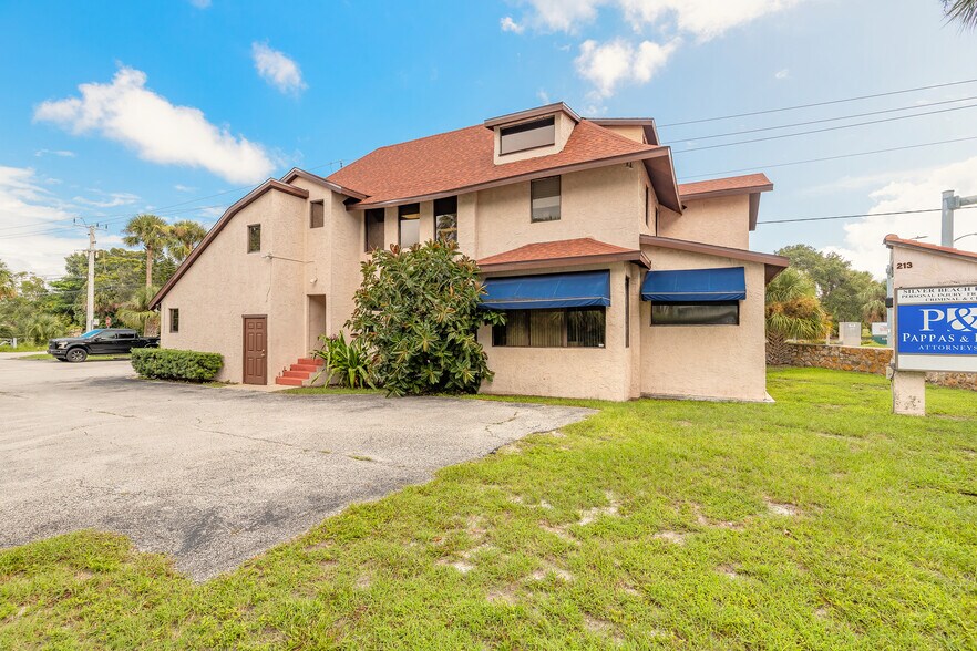 213 Silver Beach Ave, Daytona Beach, FL à vendre - Photo de l’immeuble – Image 2 sur 15