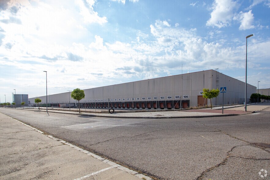 Industriel/Logistique dans Camarma de Esteruelas, Madrid à louer - Photo de l’immeuble – Image 2 sur 13