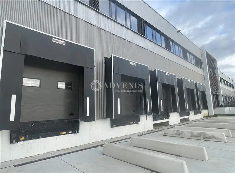 Industriel/Logistique dans Garges-lès-Gonesse à louer - Photo de l’immeuble – Image 2 sur 11