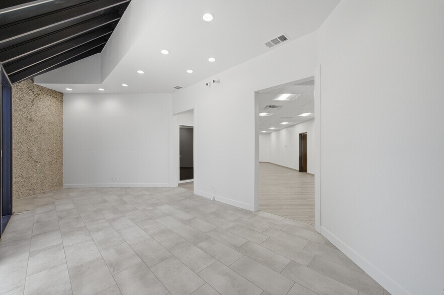 8 Holland, Irvine, CA à louer - Photo de l’immeuble – Image 2 sur 12