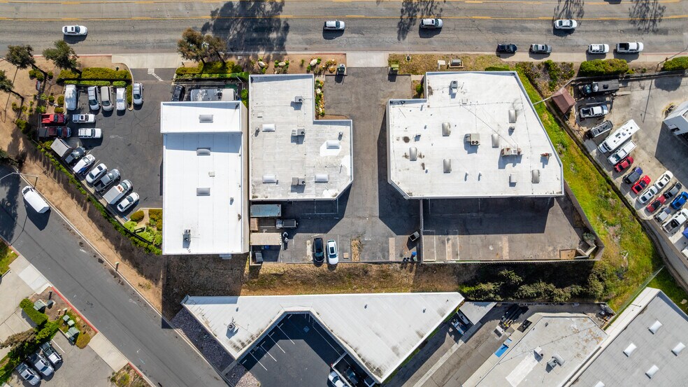 2128 Auto Park Way, Escondido, CA à vendre - Photo de l’immeuble – Image 3 sur 57