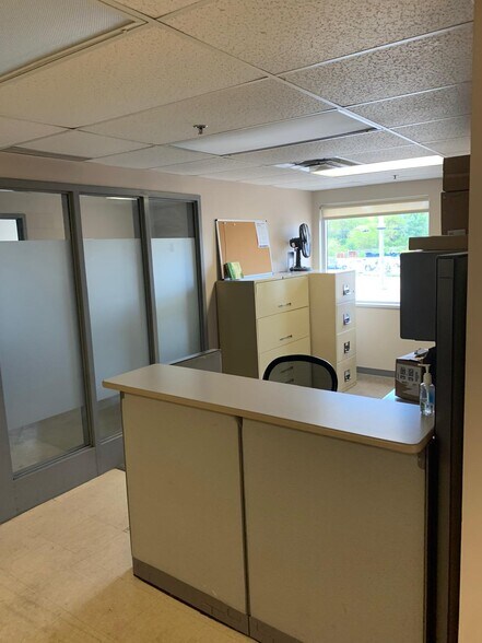 7 Riverside Dr, Quinte West, ON à vendre - Photo intérieure – Image 3 sur 7