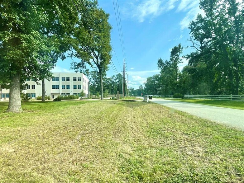 14221 Horseshoe Bnd, Conroe, TX à louer - Photo de l’immeuble – Image 3 sur 20