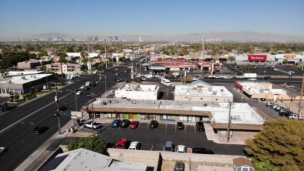 5130 E Charleston Blvd, Las Vegas, NV à louer - Photo de l’immeuble – Image 3 sur 6