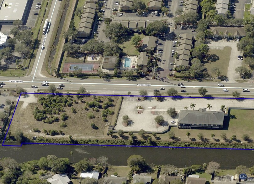 421 N Wickham Rd, Melbourne, FL à louer - Photo de l’immeuble – Image 1 sur 4