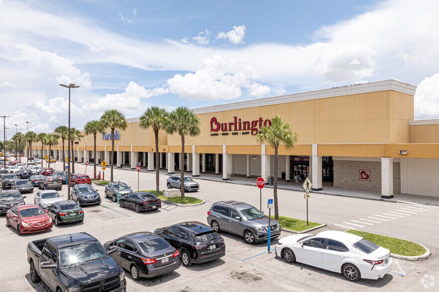 1630-1738 W 49th St, Hialeah, FL à louer - Photo de l’immeuble – Image 1 sur 10