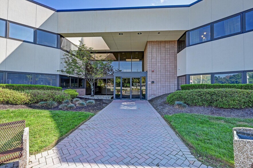 225 State Highway 35, Red Bank, NJ à louer - Photo de l’immeuble – Image 3 sur 11