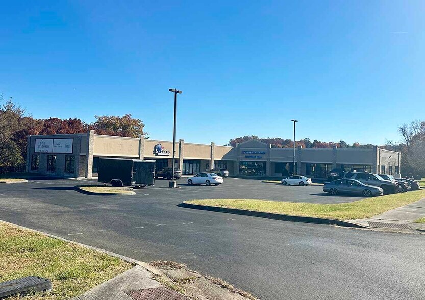 3966 Bristol Hwy, Johnson City, TN à louer - Photo principale – Image 1 sur 7
