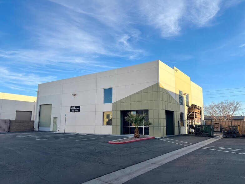 4322 E Alexander Rd, Las Vegas, NV à louer - Photo de l’immeuble – Image 1 sur 9