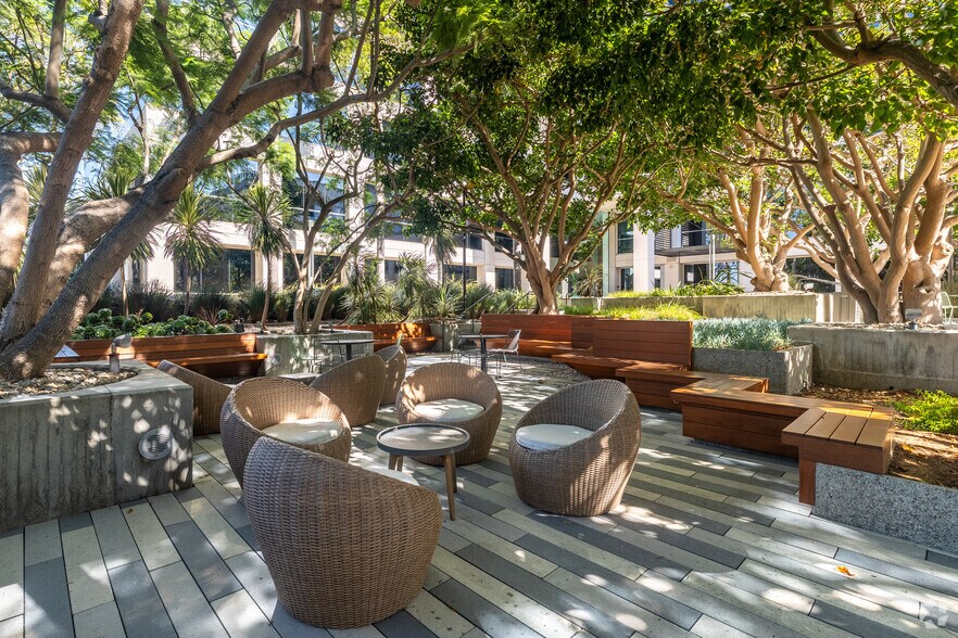 400 Corporate Pointe, Culver City, CA à louer - Photo de l’immeuble – Image 3 sur 18