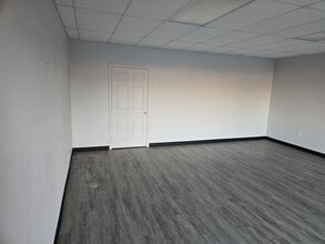 8034 Culebra Rd, San Antonio, TX à louer Photo de l’immeuble– Image 1 sur 2