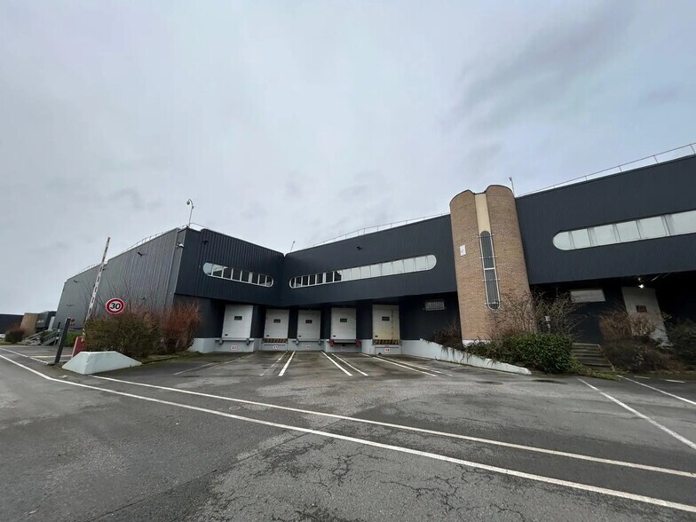 Rue De La Louvière, Fretin à louer - Photo de l’immeuble – Image 1 sur 3