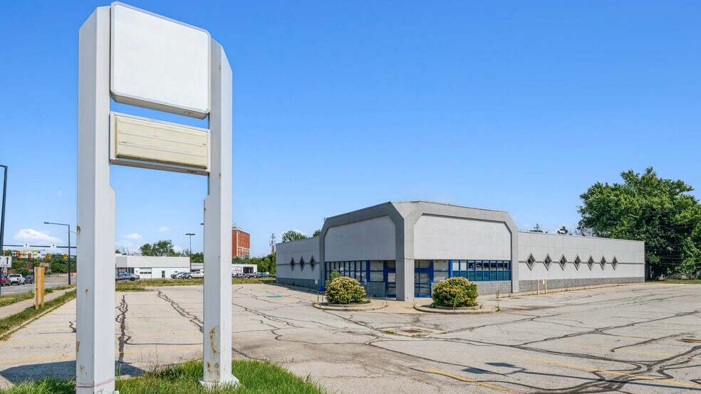 142 Broad St, Elyria, OH à louer - Photo de l’immeuble – Image 2 sur 4