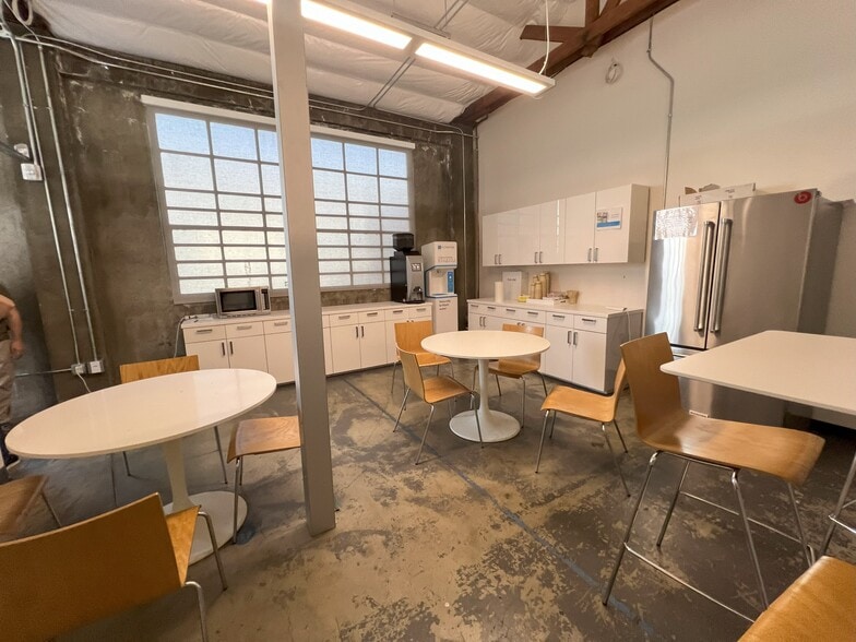 8501 Steller Dr, Culver City, CA à louer - Photo intérieure – Image 2 sur 2