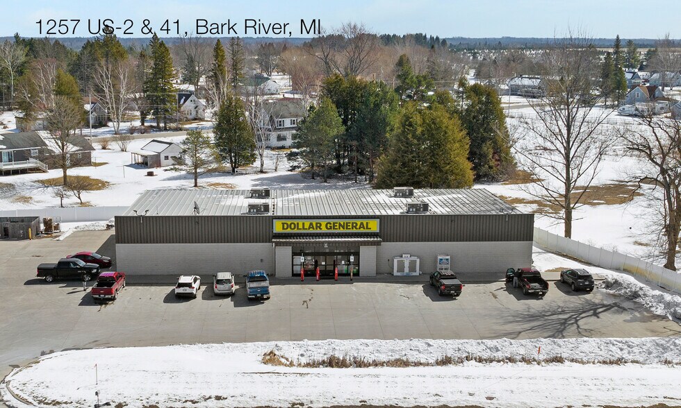 1257 US 2 & 41 Hwy, Bark River, MI à vendre - Photo principale – Image 1 sur 1