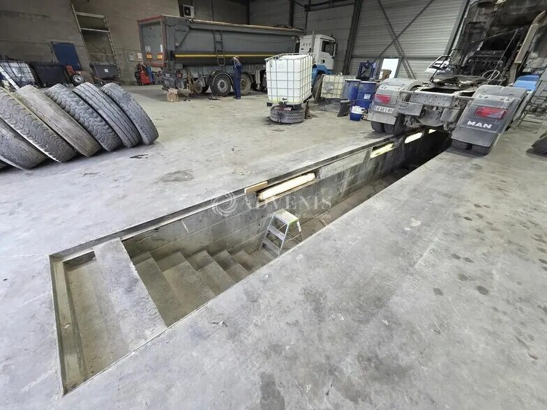 Local d'activités dans Claye-Souilly à vendre - Photo de l’immeuble – Image 2 sur 12