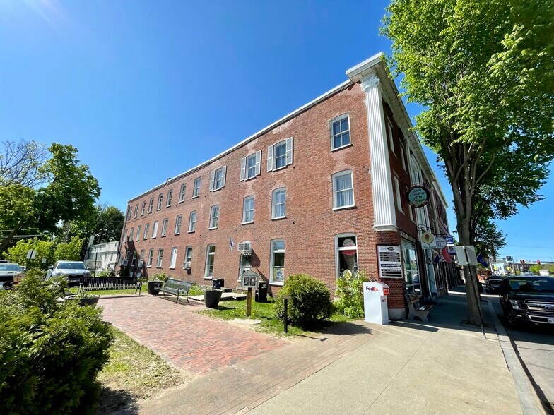 209 Main St, Saco, ME à louer - Photo de l’immeuble – Image 2 sur 10