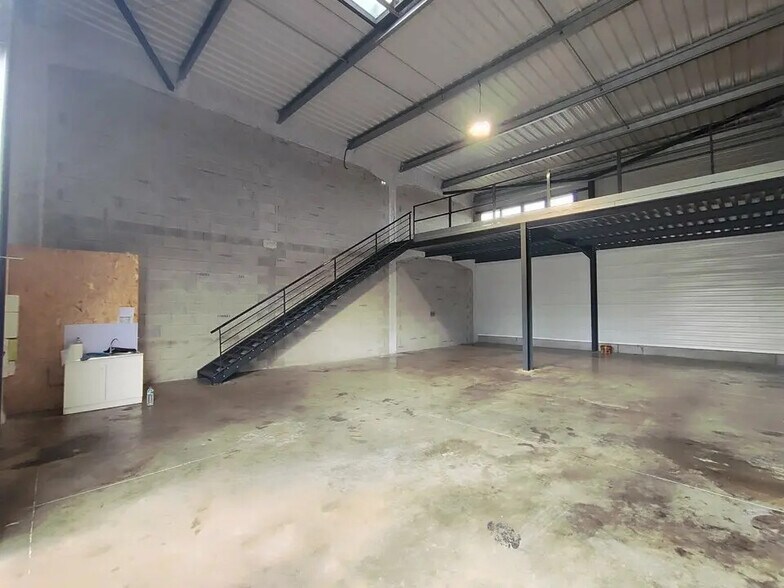 Local d’activités dans Aoste à louer - Photo intérieure – Image 2 sur 6