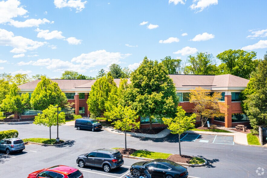 755 Business Center Dr, Horsham Township, PA à louer - Photo de l’immeuble – Image 2 sur 4