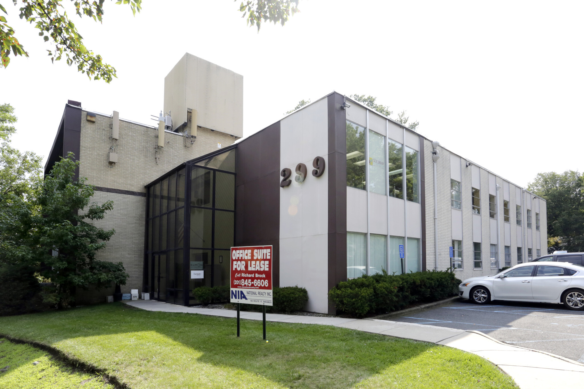 299 Forest Ave, Paramus, NJ à louer Photo principale– Image 1 sur 4