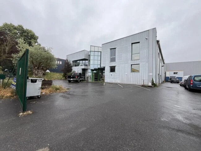 Plus de détails pour Local d’activités à vendre