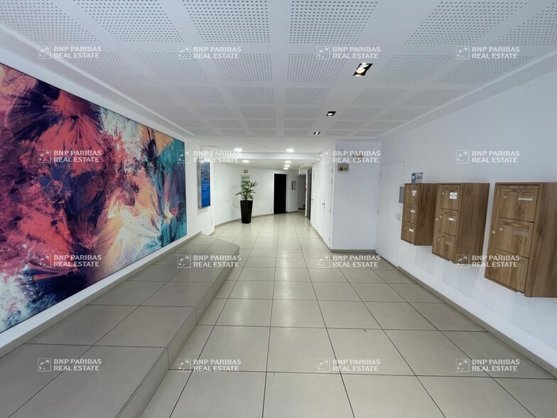 Bureau dans Marseille à louer - Hall d’entrée – Image 3 sur 9
