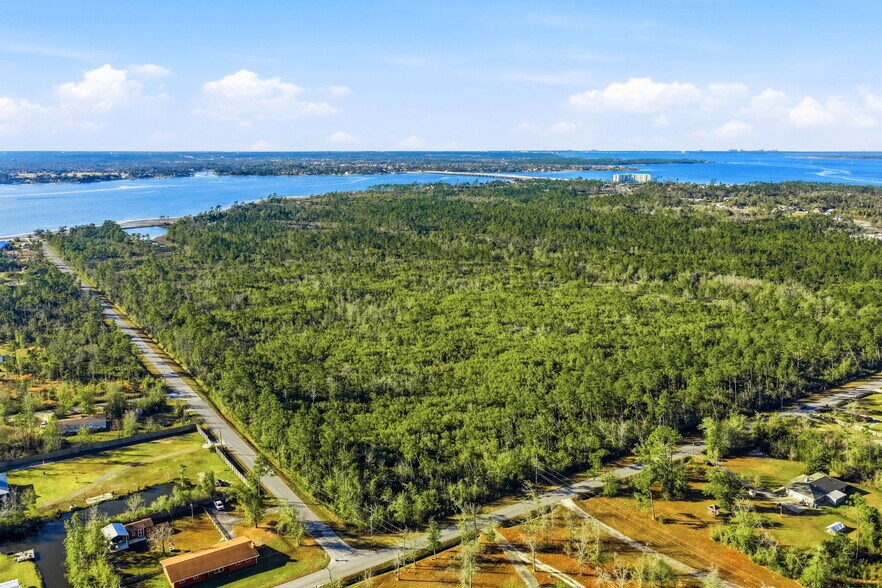 Daffin Lake Rd, Panama City, FL à vendre - Photo principale – Image 1 sur 23
