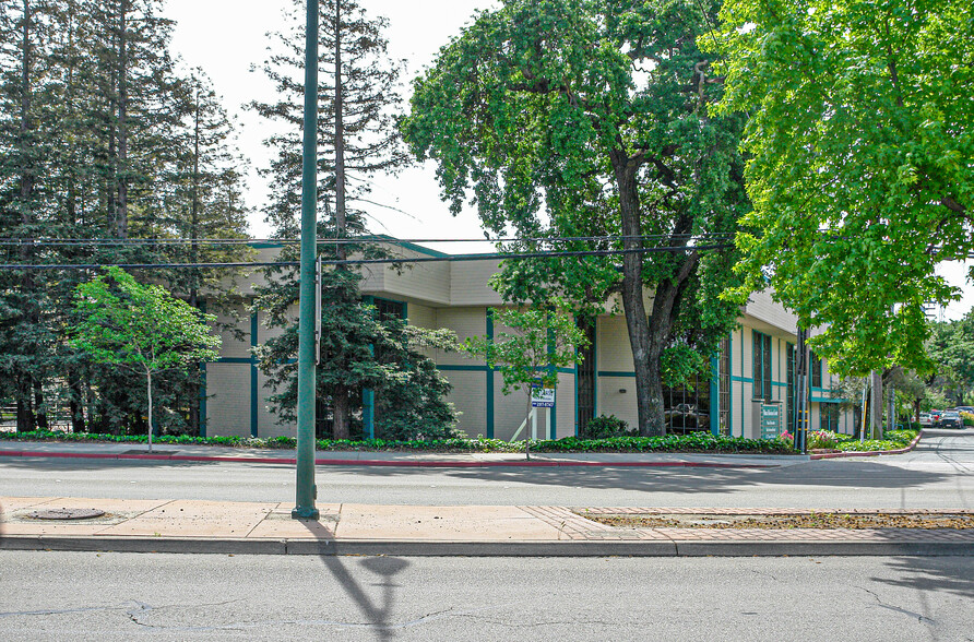 877 Ygnacio Valley Rd, Walnut Creek, CA à louer - Photo de l’immeuble – Image 1 sur 2