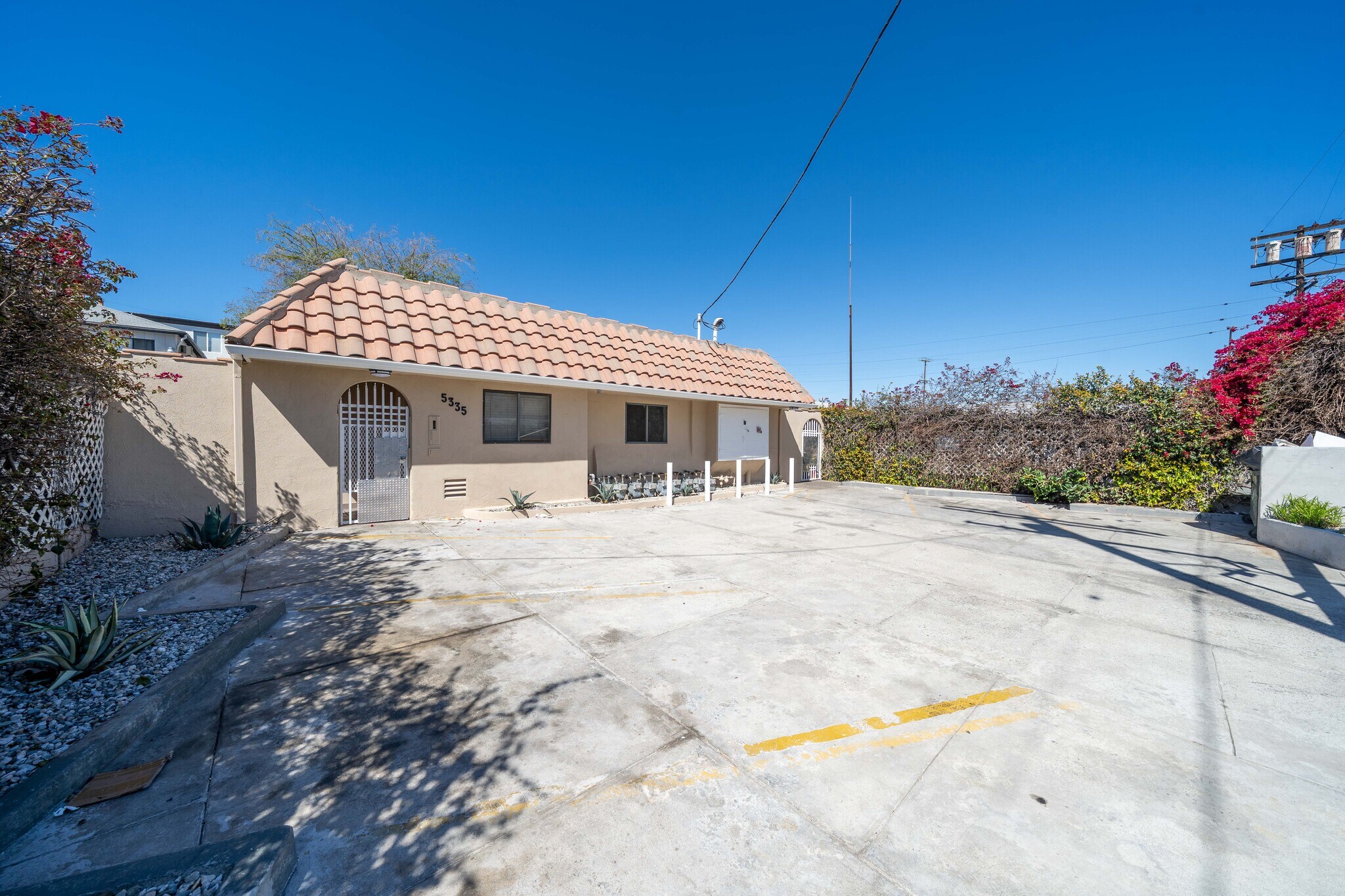 5335 Harmony Ave, North Hollywood, CA à vendre Photo de l’immeuble– Image 1 sur 19