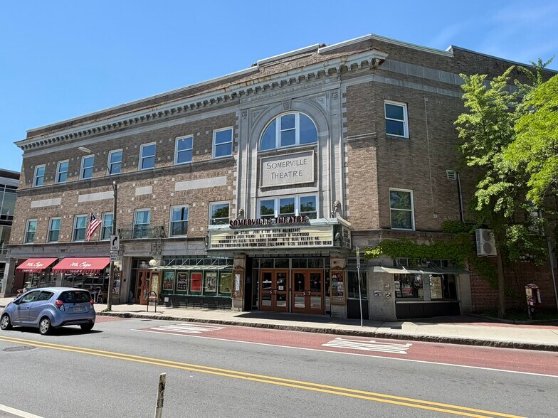 Trophy Mixed-Use Arlington - Somerville portefeuille de 3 biens à vendre sur LoopNet.fr - Photo de l’immeuble – Image 1 sur 31