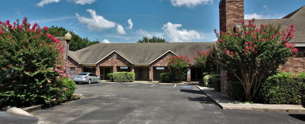 15102 Jones Maltsberger Rd, San Antonio, TX à louer - Photo de l’immeuble – Image 2 sur 9