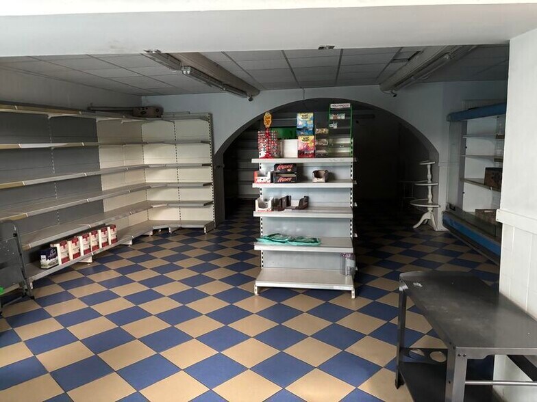 Local commercial dans Albigny-sur-Saône à vendre - Photo intérieure – Image 2 sur 7