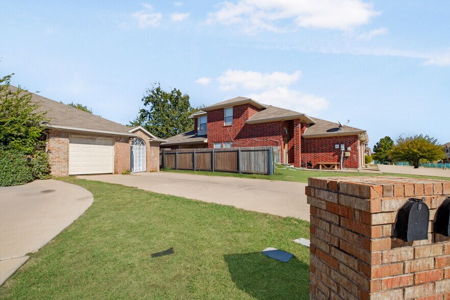 5617 Blackmon Ct, Fort Worth, TX à vendre - Photo de l’immeuble – Image 2 sur 3