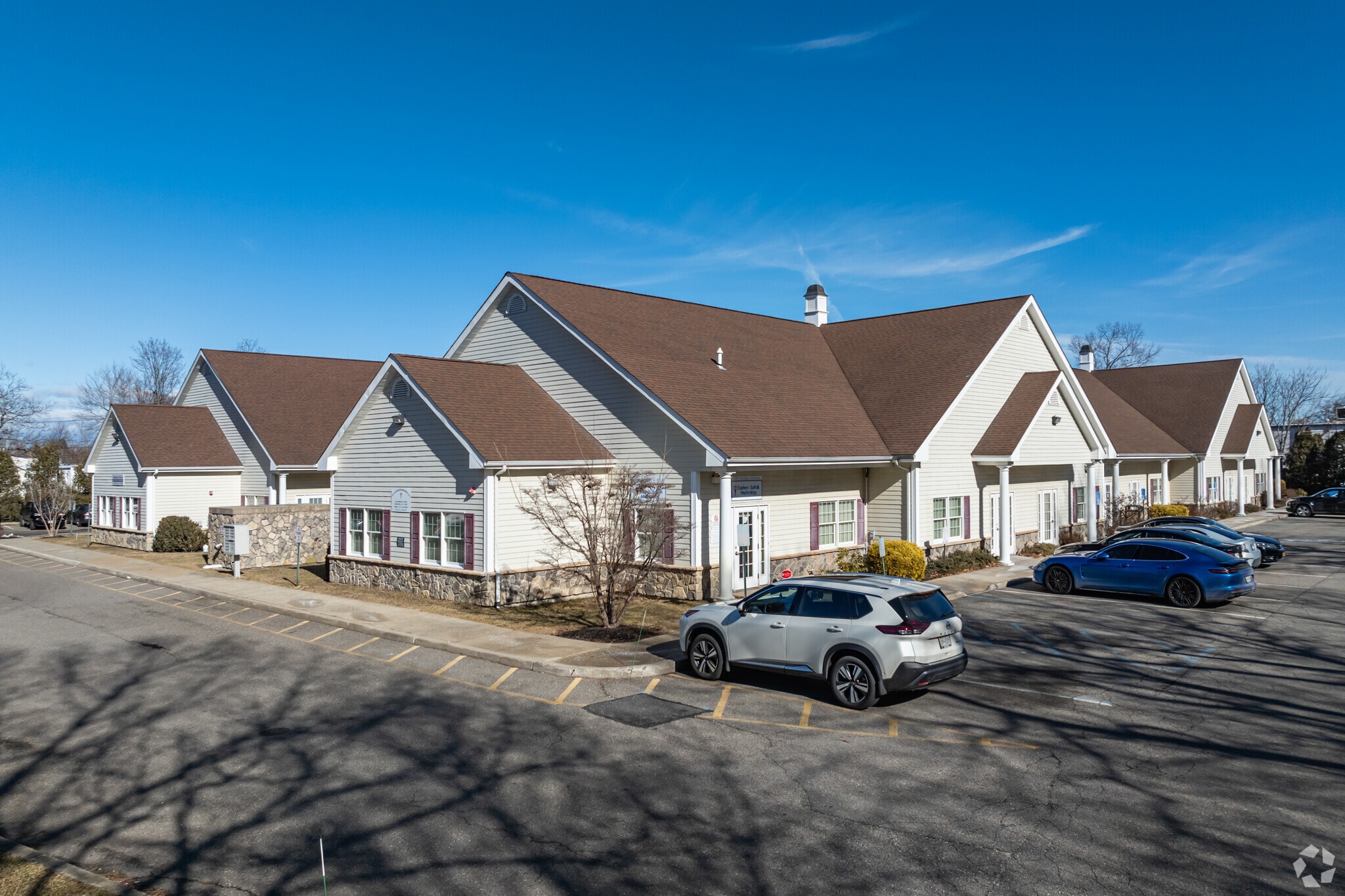 792 Harrison Ave, Riverhead, NY à vendre Photo principale– Image 1 sur 14