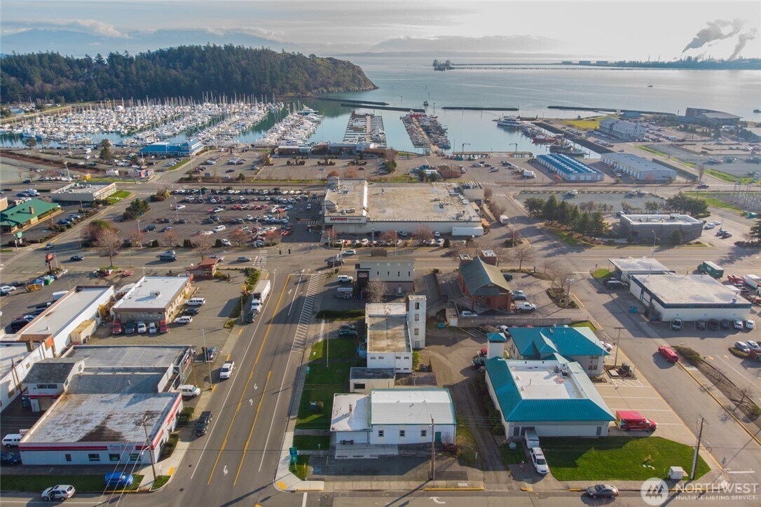 1019 12th St, Anacortes, WA à louer Photo principale– Image 1 sur 16