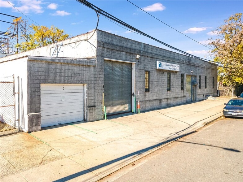 50 Hempstead Gardens, West Hempstead, NY à vendre - Photo de l’immeuble – Image 2 sur 10